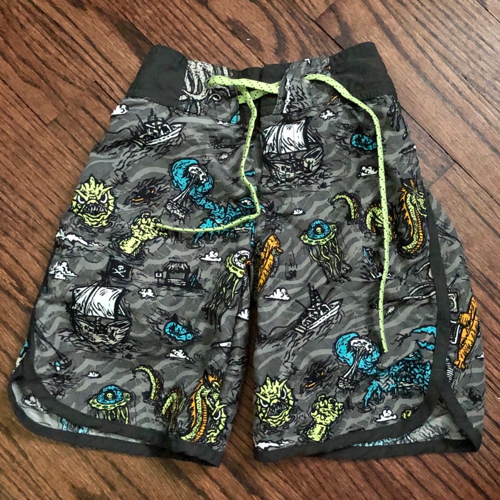 COLUMBIA KIDS Boardshorts. Size 5